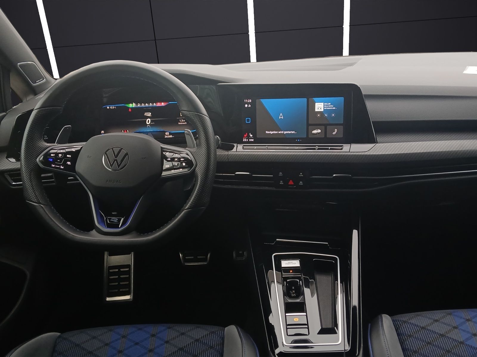 Fahrzeugabbildung Volkswagen Golf VIII Variant R DSG 4M LEDplus AHK Navi Harm