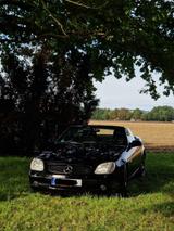 Mercedes-Benz 230 - schwarze Mercedes-Benz 230