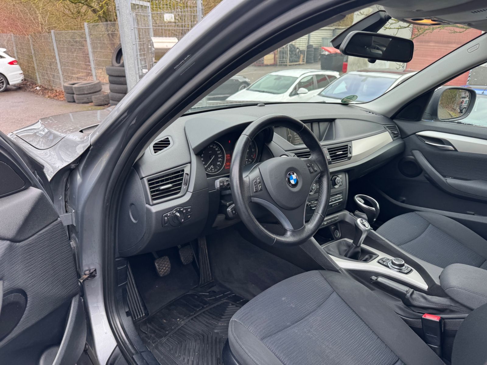 Fahrzeugabbildung BMW X1 18 i sDrive Navi+Tempomat