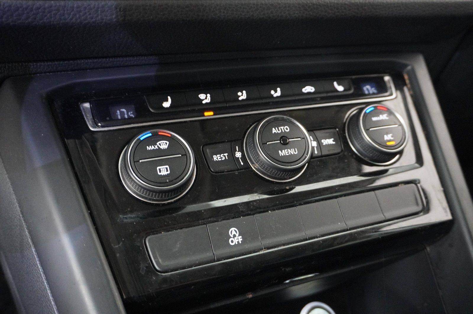 Fahrzeugabbildung Volkswagen Touran 1.6 TDI COMFORTLINE 7-SITZER ACC/SHZ/AHK