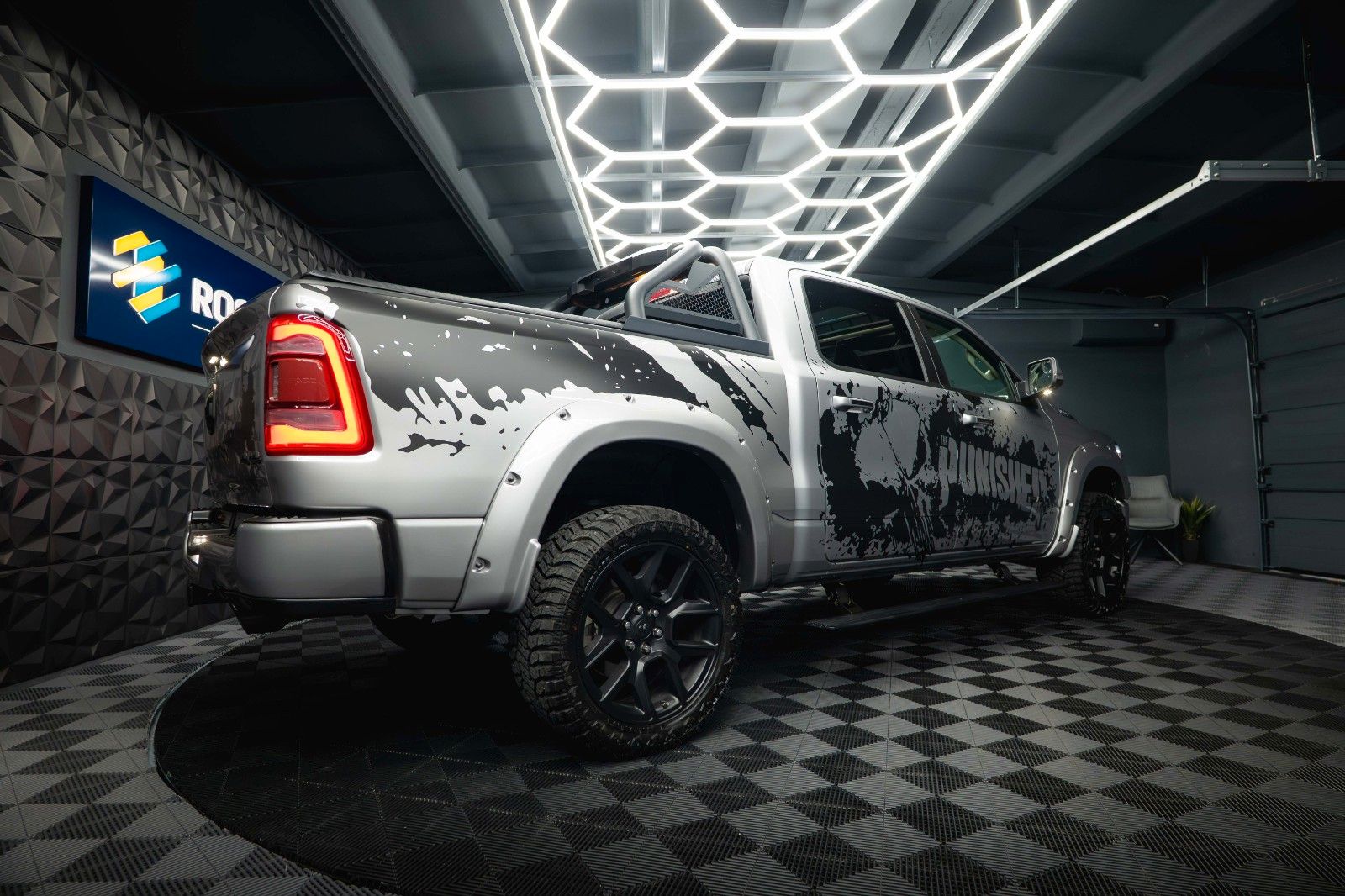 Fahrzeugabbildung Dodge RAM 5.7 V8 HEMI 4x4 LARAMIE PUNISHER *Pano*LED*