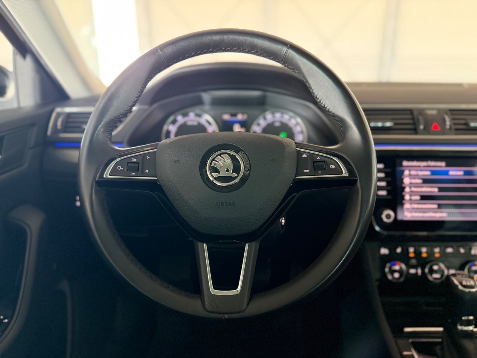 Skoda Superb Combi Style 4x4 AUT AHK SH MEMO CarPl PDC foto 18