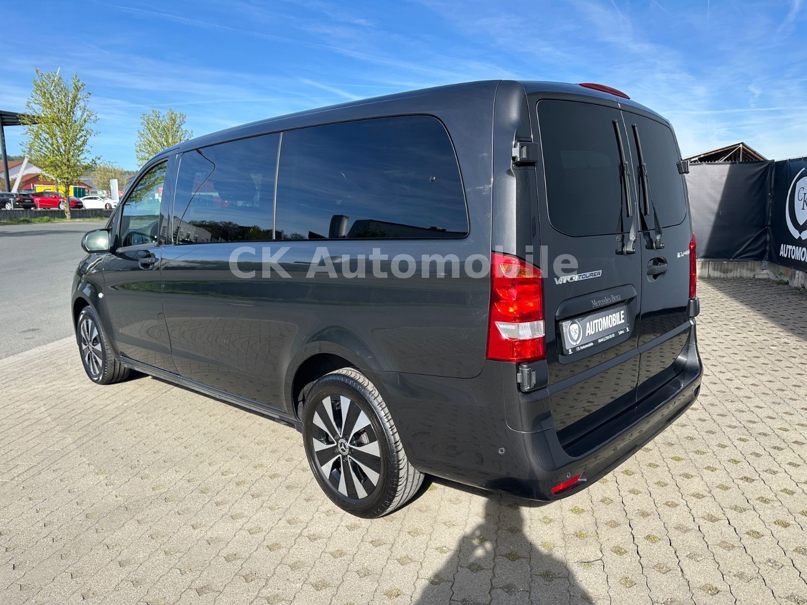 Fahrzeugabbildung Mercedes-Benz Vito Tourer Pro 124 Edition Autom/8Sitze/Kam/AHK