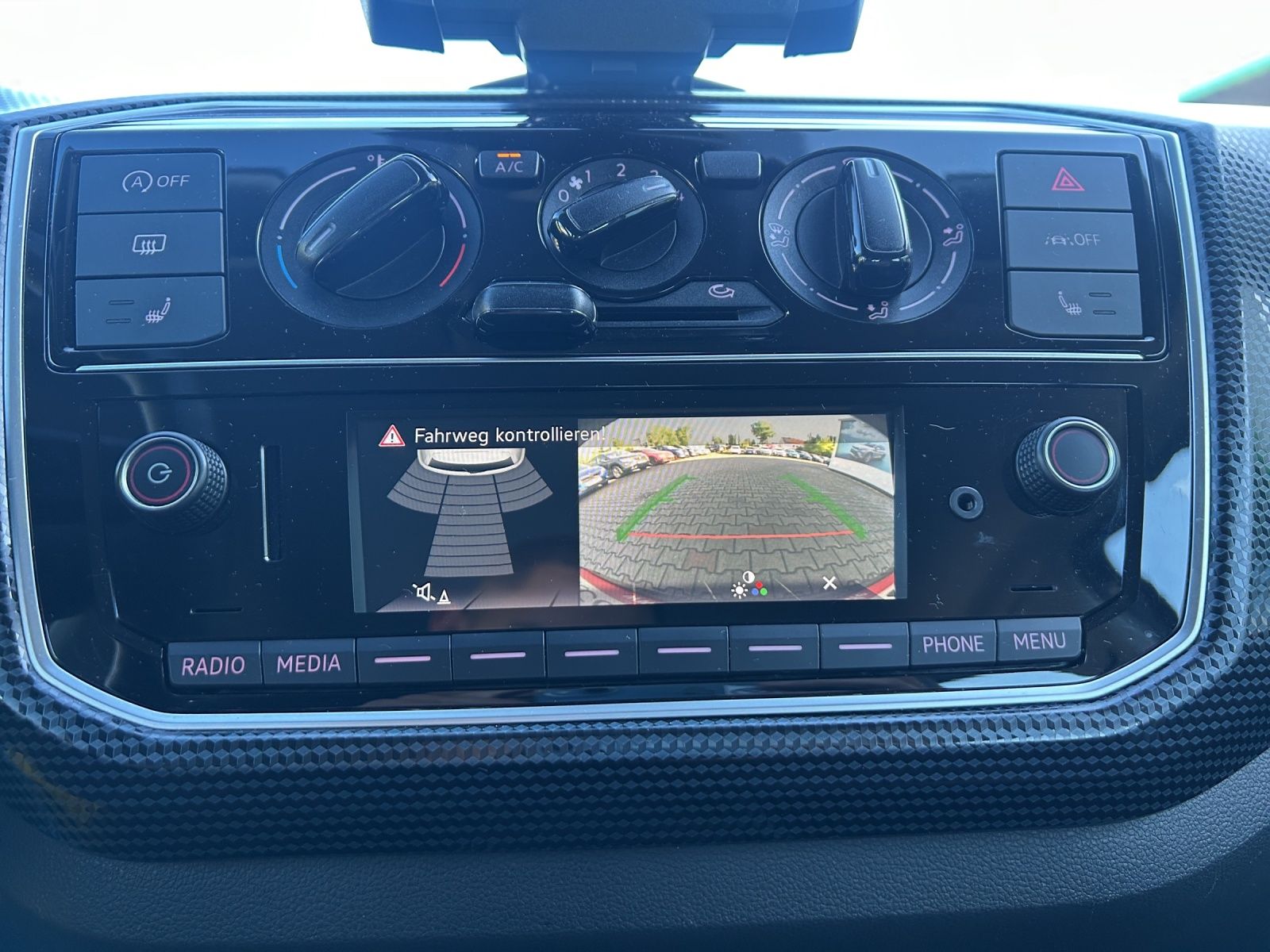 Fahrzeugabbildung Volkswagen up! Klima SHZ GRA RFK maps+more