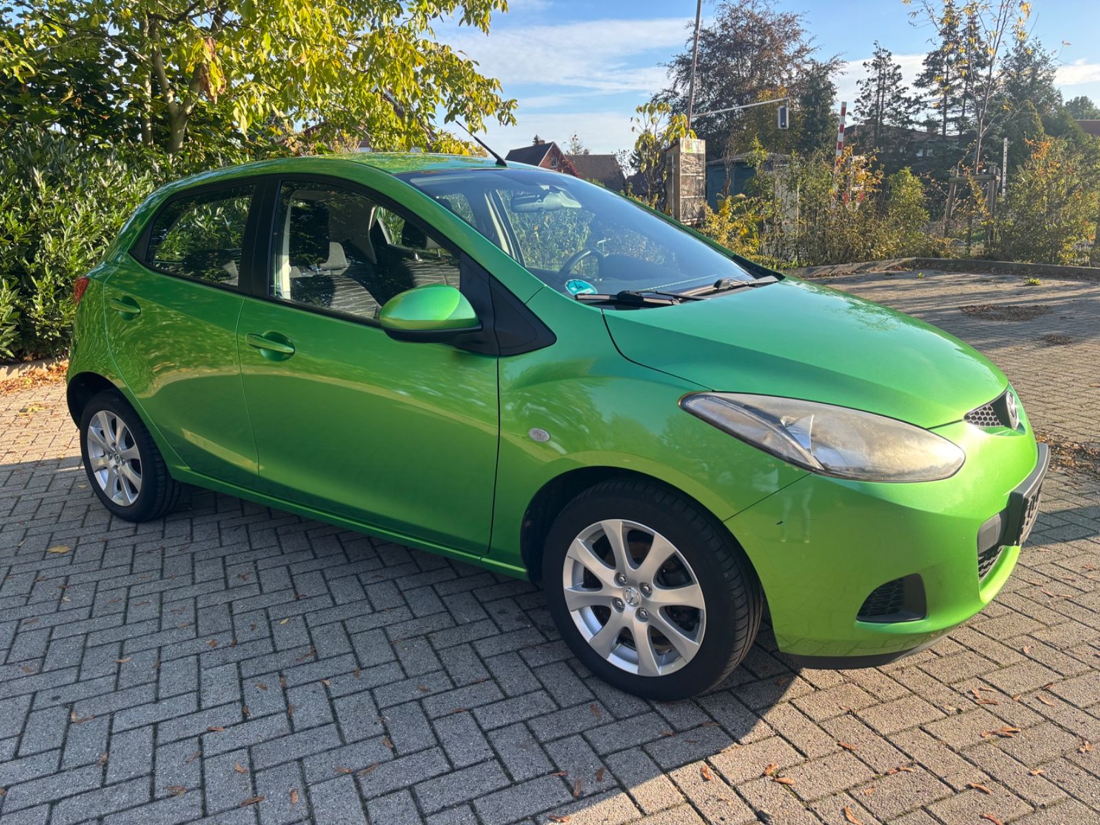 MAZDA 2