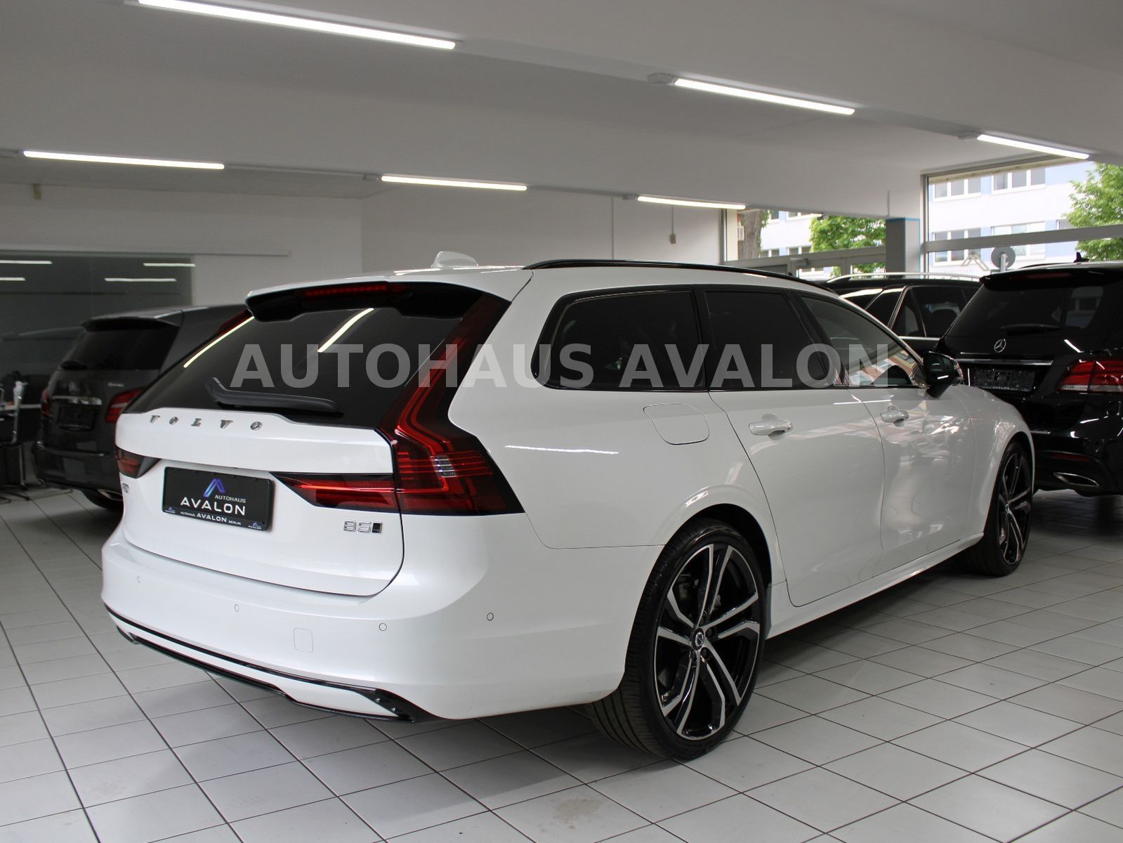 Volvo V90 AWD*Ultimate Dark*R-Design~B&W®~PANO~FOUR-C foto 6