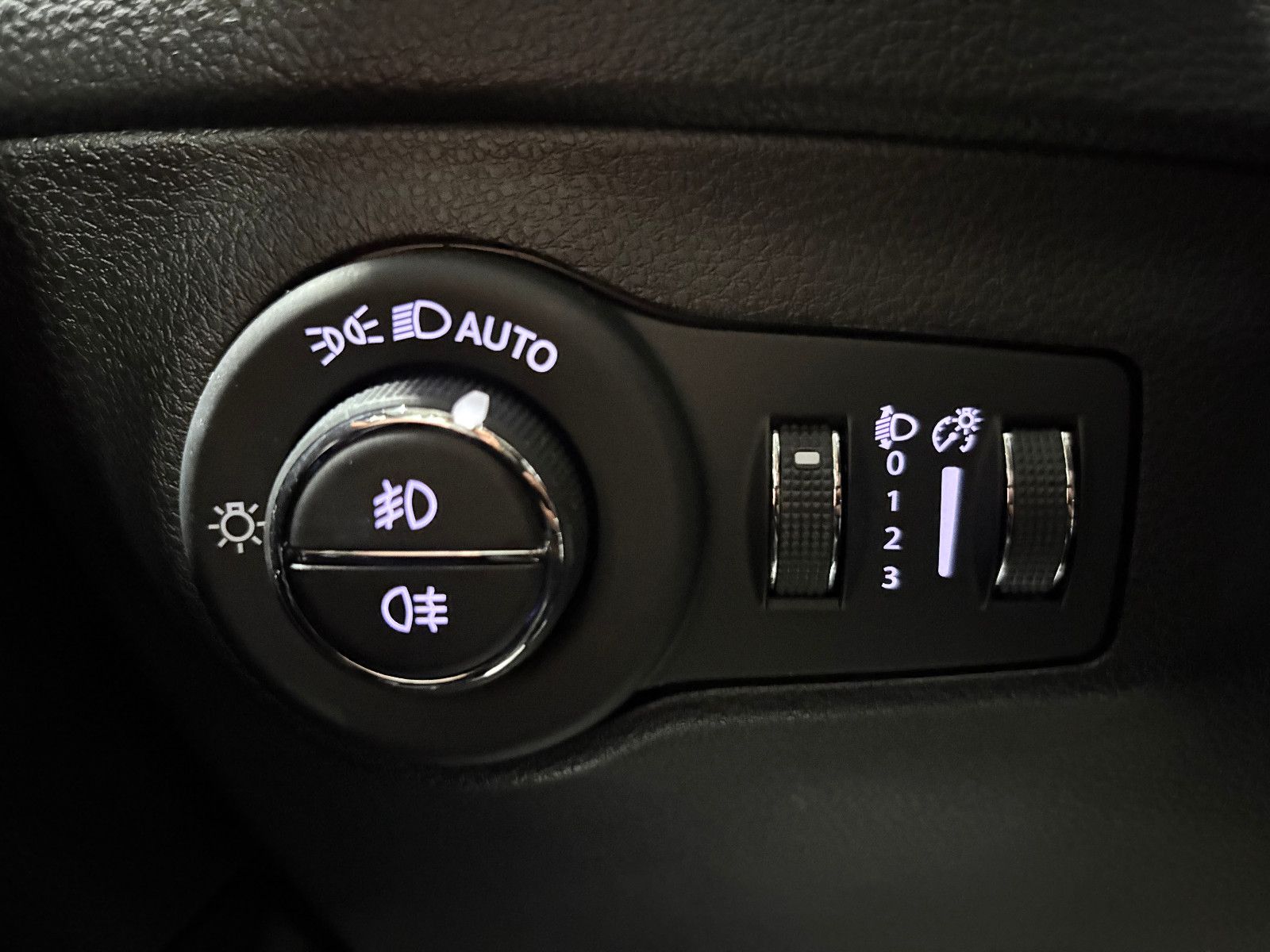 Fahrzeugabbildung Jeep Compass Limited FWD/NAVI/KAMERA/SOUND/DAB/SHZ