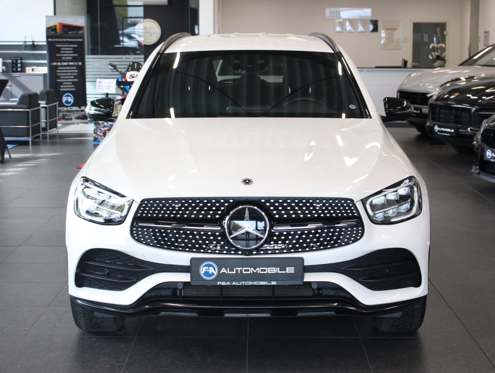 Fahrzeugabbildung Mercedes-Benz GLC 220d 4Matic AMG Line Standhzg.*Distronic*360