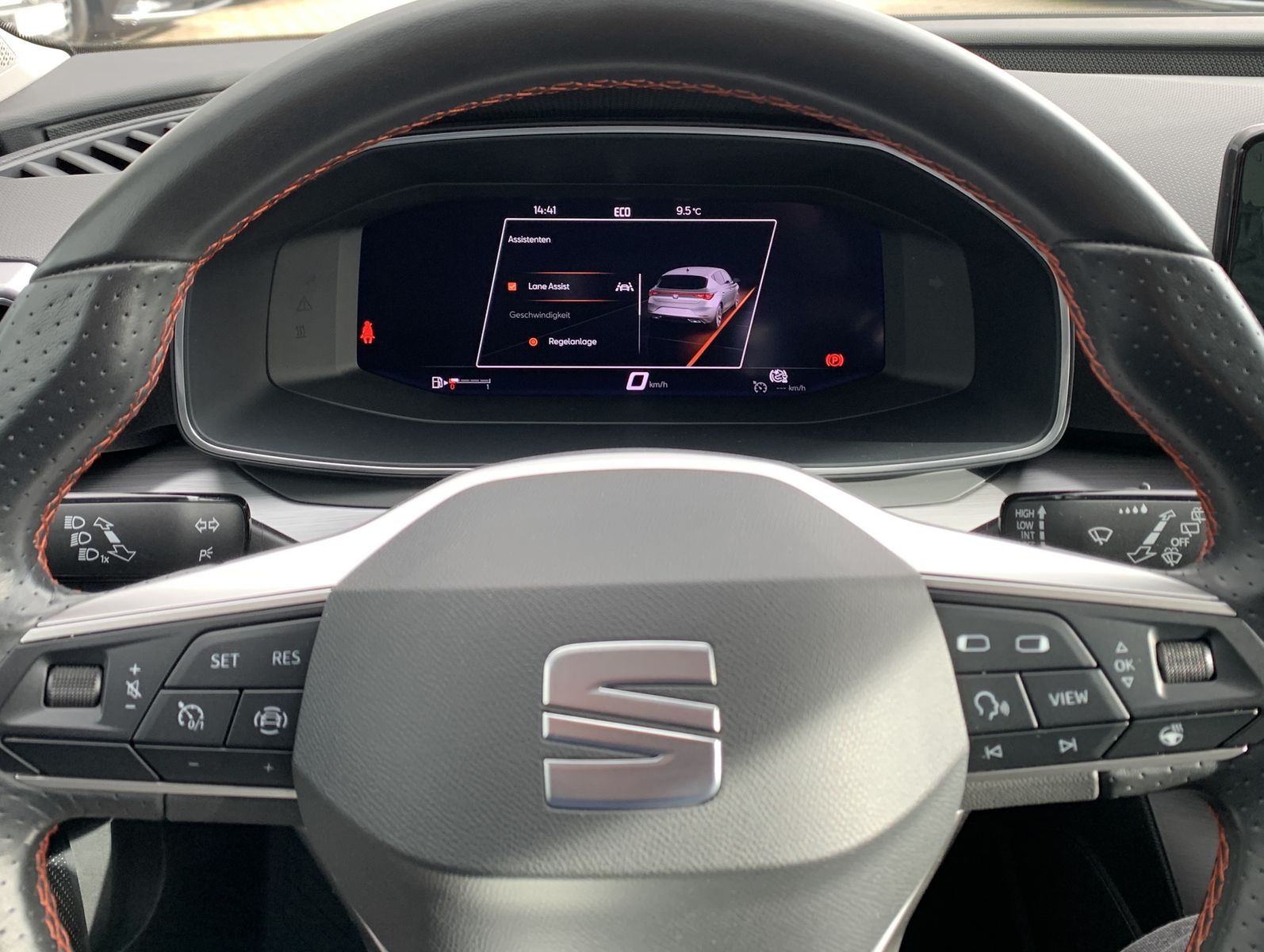 Fahrzeugabbildung SEAT Leon 1.5 TSI*FR-Line*LED*Navi*PDC*Spur*