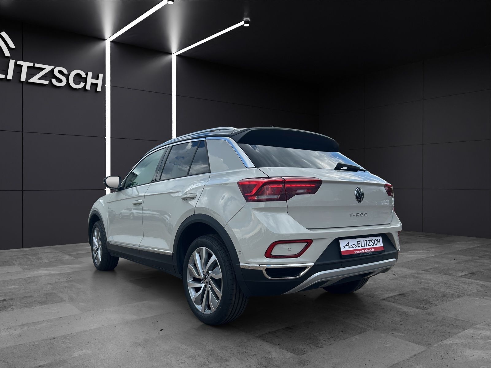 Fahrzeugabbildung Volkswagen T-Roc TSI Style DSG LEDplus CarPlay AID ACC RFK
