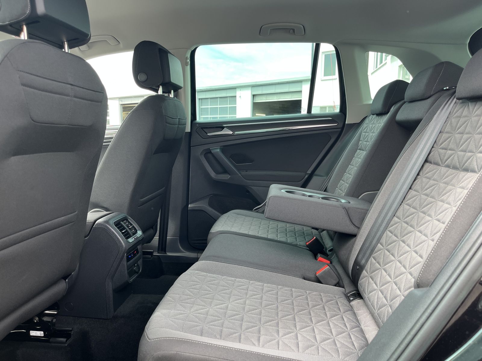 Volkswagen Tiguan 1.4 TSI e-Hybrid Life 156€ m.20% Anz. Nav foto 17