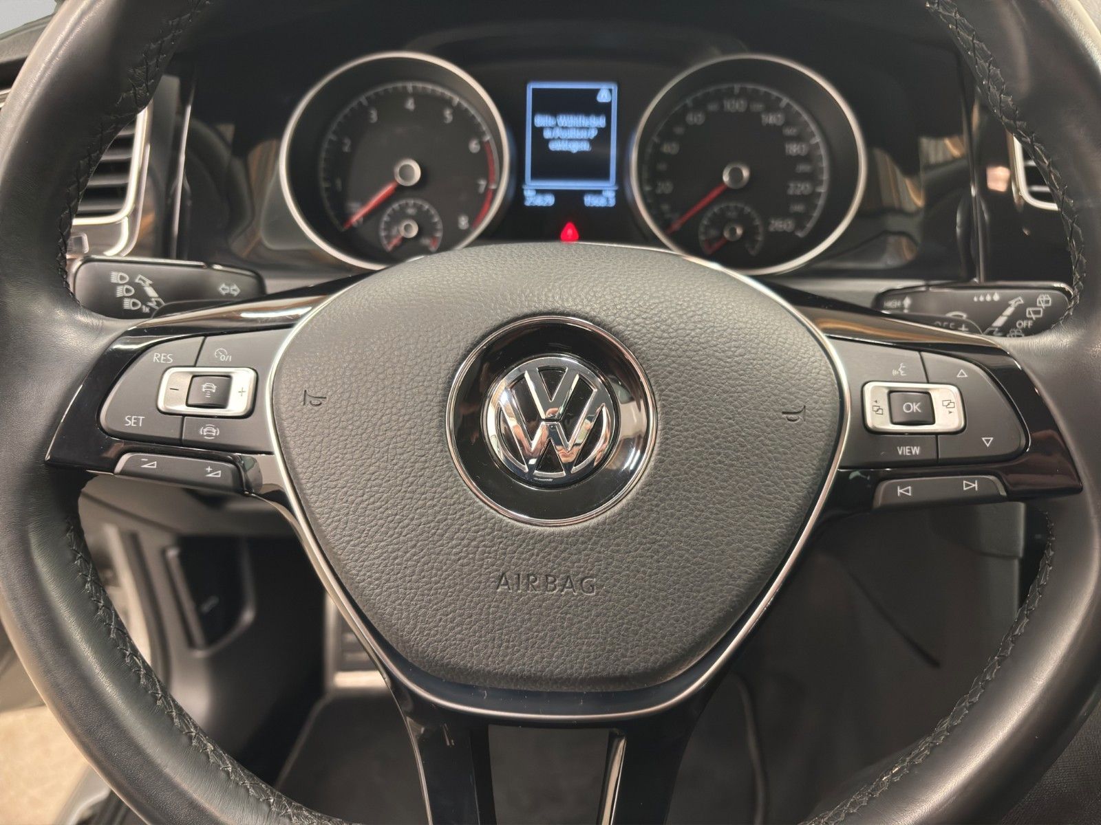 Fahrzeugabbildung Volkswagen Golf VII Lim. 1.5 TSI DSG IQ.DRIVE Start-Stopp