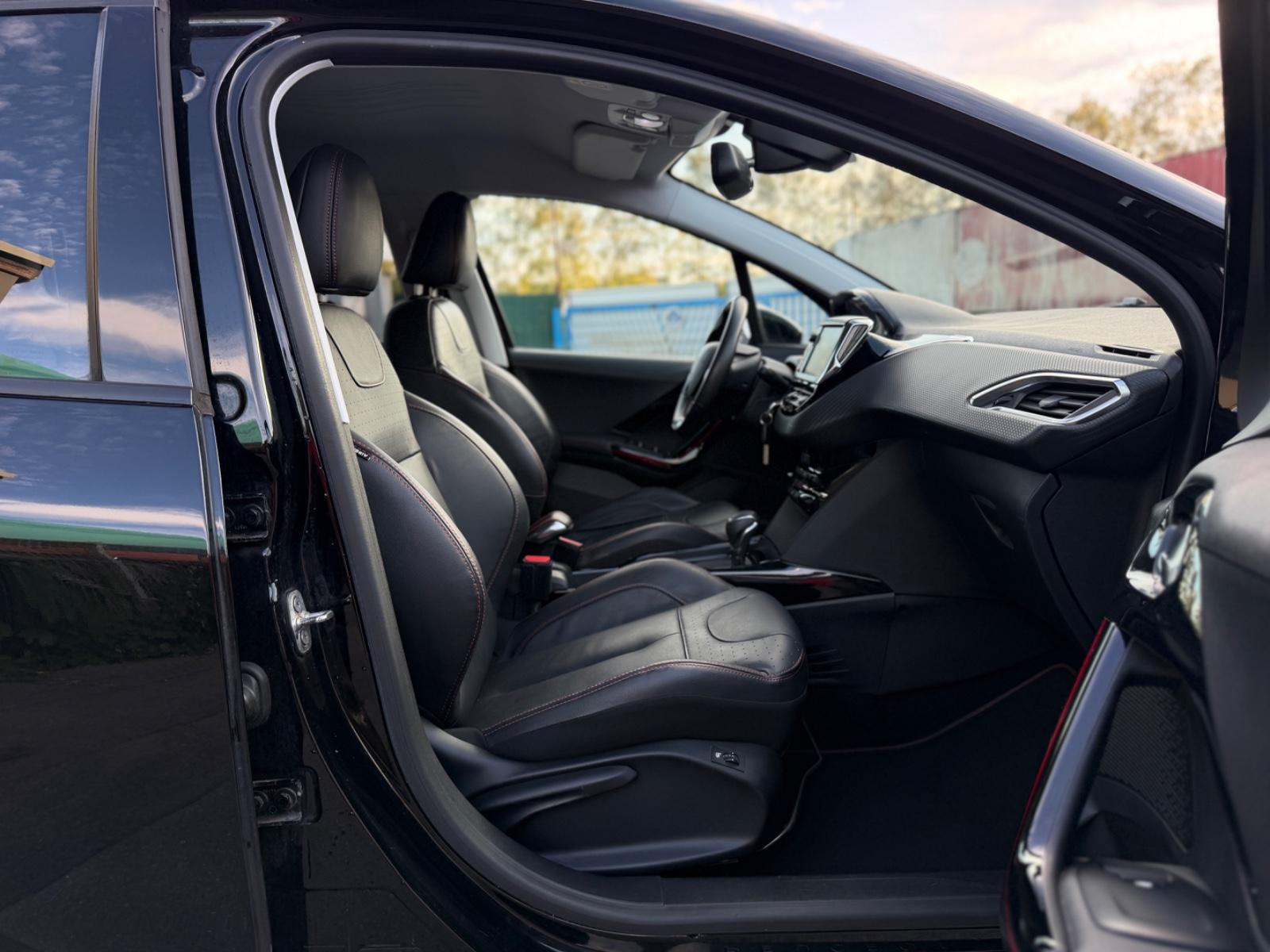 Peugeot 2008 Allure GT-Line Aut. *LEDER*KAMERA*NAVI*LED*