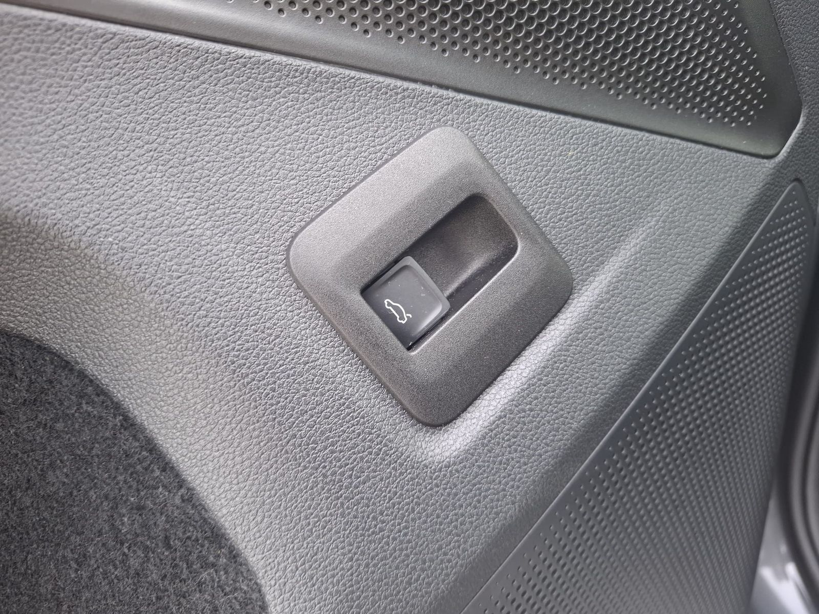 Image du véhicule Volkswagen Tiguan 2.0 TDI 4M R-Line PANO*H&amp;K*AHK*MATRIX*20".