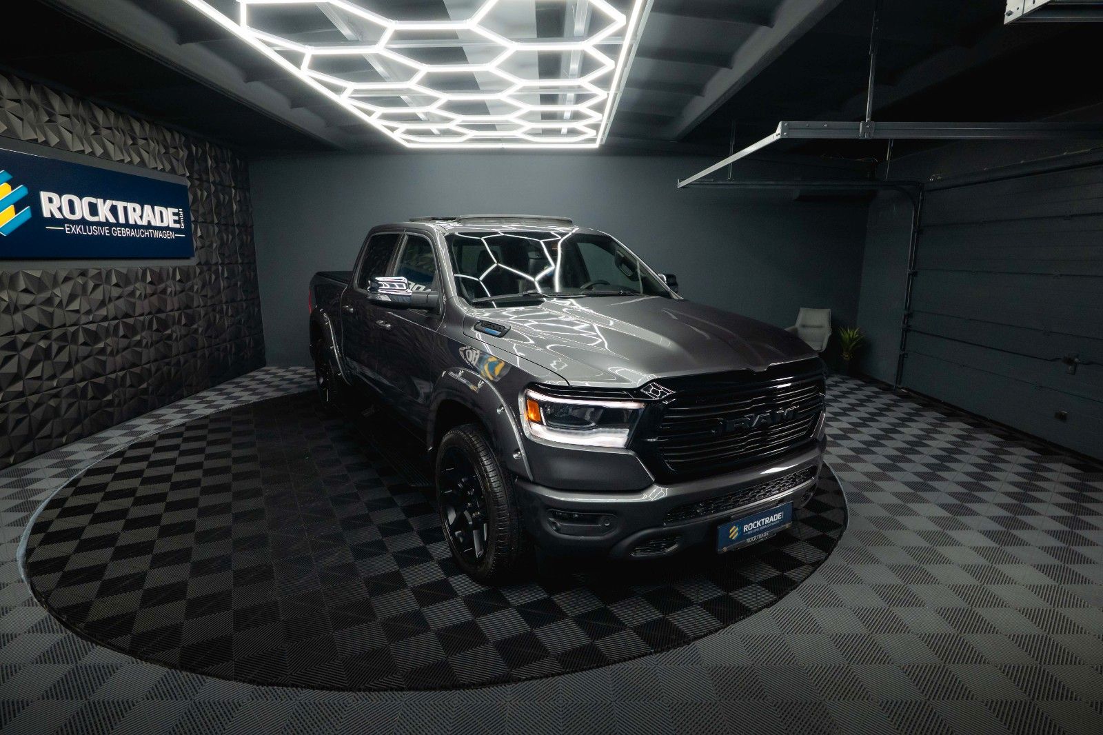 Fahrzeugabbildung Dodge RAM 5.7 V8 HEMI 4x4 Sport Night *Pano*22 Zoll*