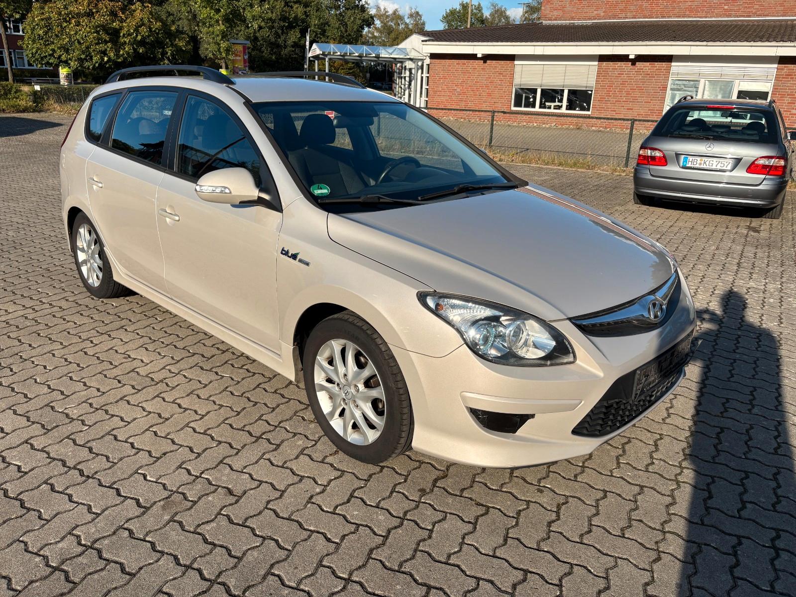 Hyundai i30 2010 — rear view