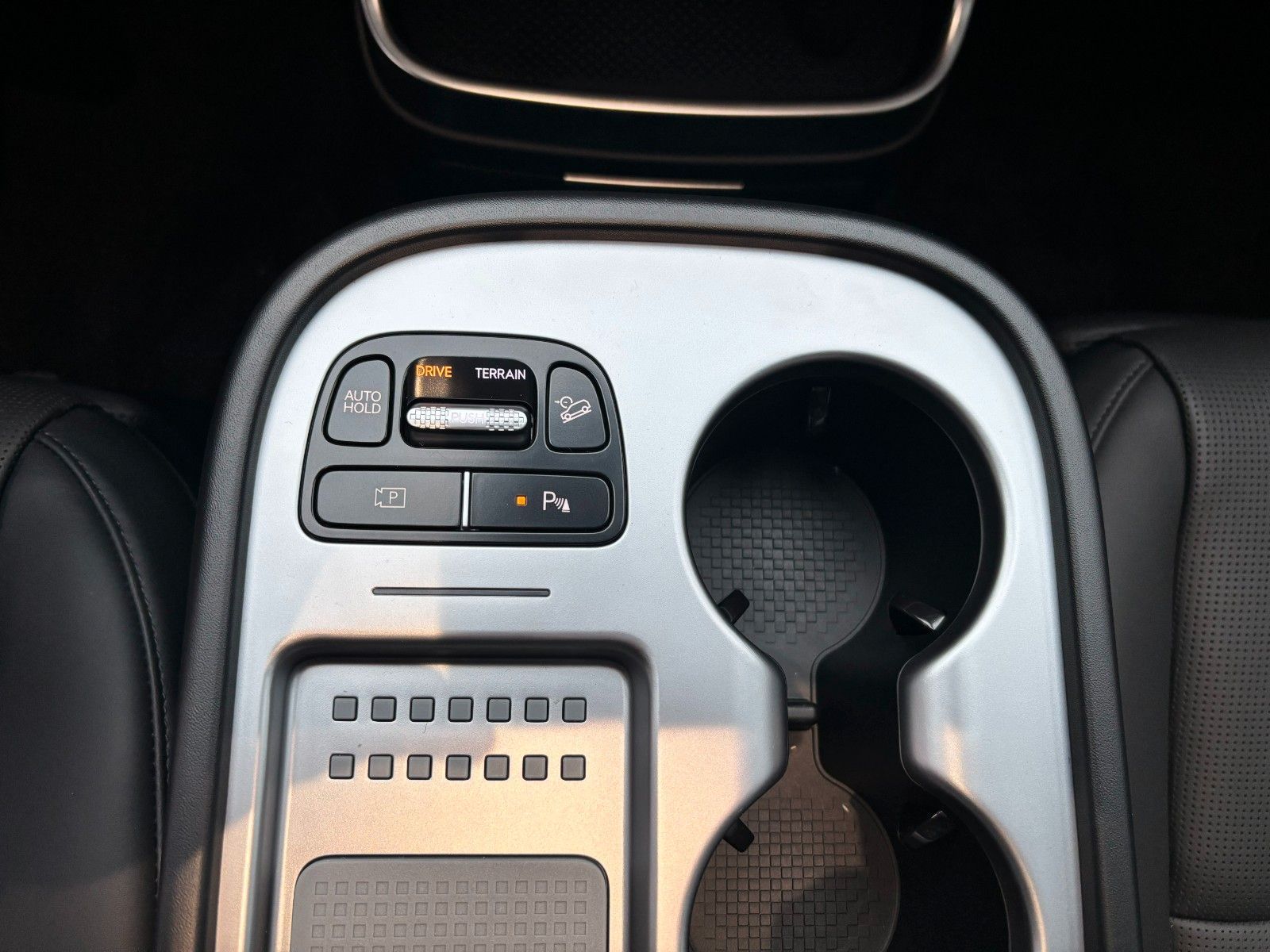 Fahrzeugabbildung Hyundai Ioniq 9 Elektro 7-Sitzer W Uniq 360,HUD,Kamera