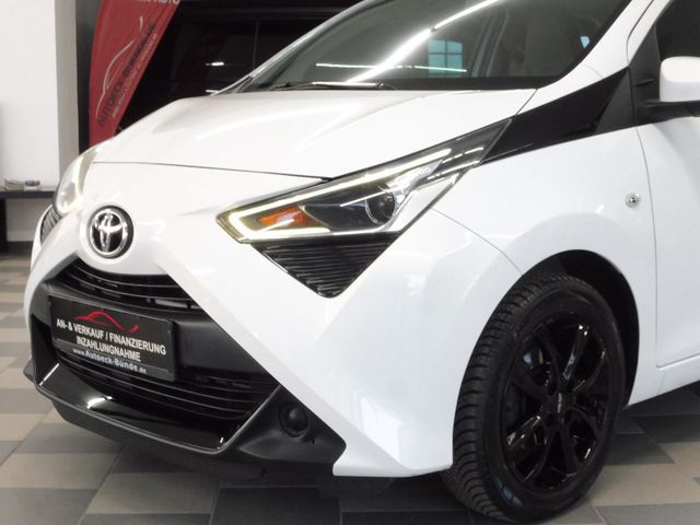 Toyota AYGO 1.0-VVT-i X-Play AUTOMATIK/KAM/NAVI/SITZ-HZ