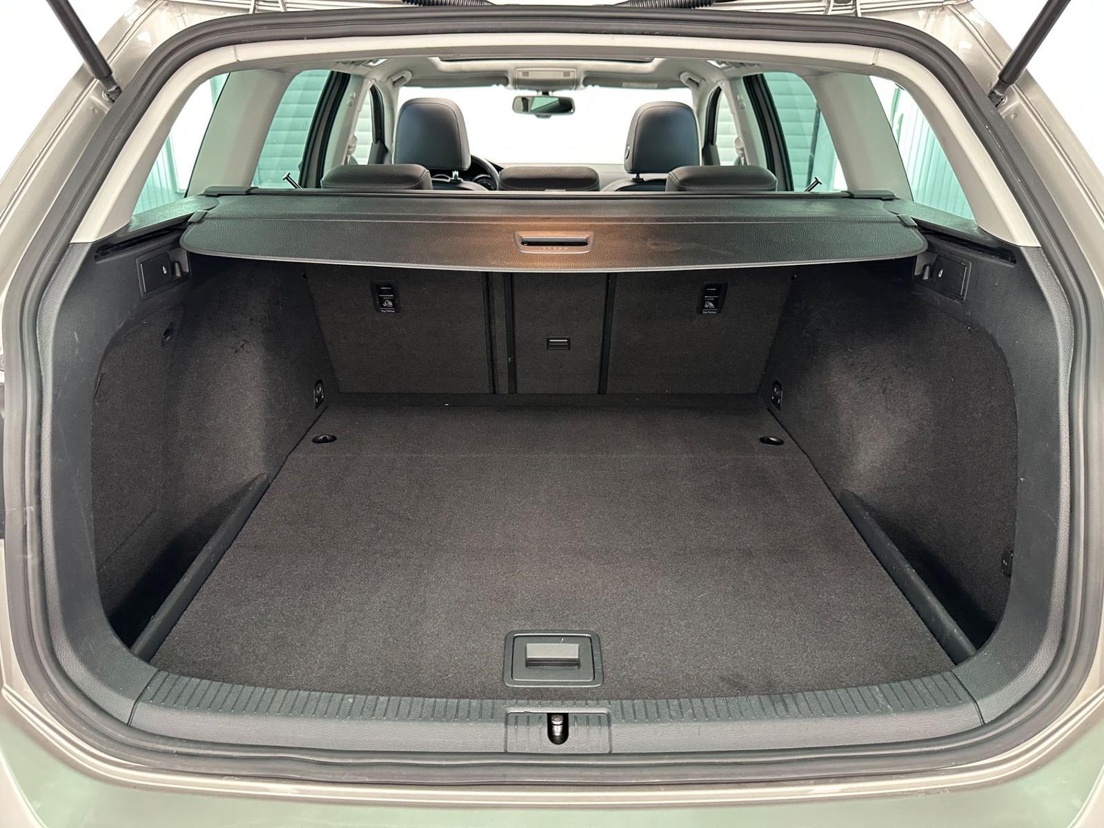 Volkswagen Golf VII Variant 1.4 TSI Highline Kamera Pano 