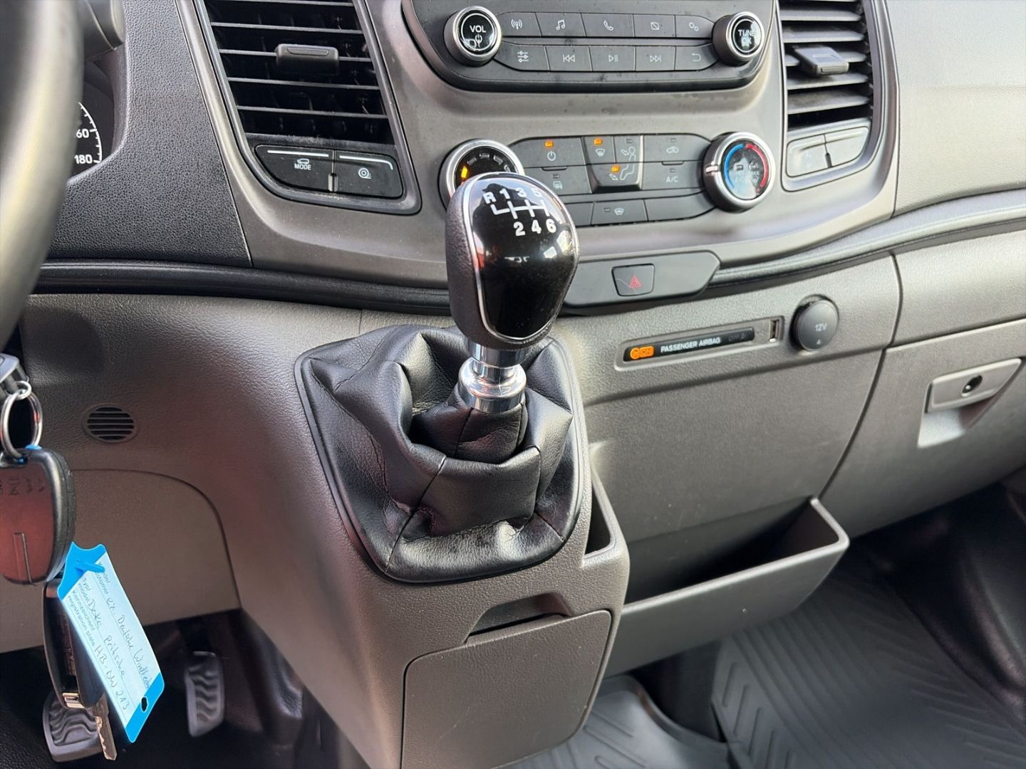 Fahrzeugabbildung Ford Transit Pritsche 350 L3 DoKa Trend StandHZG AHK