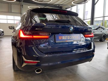 BMW 320 Touring  d xDrive Luxury Line *HUD*PANO*ACC*