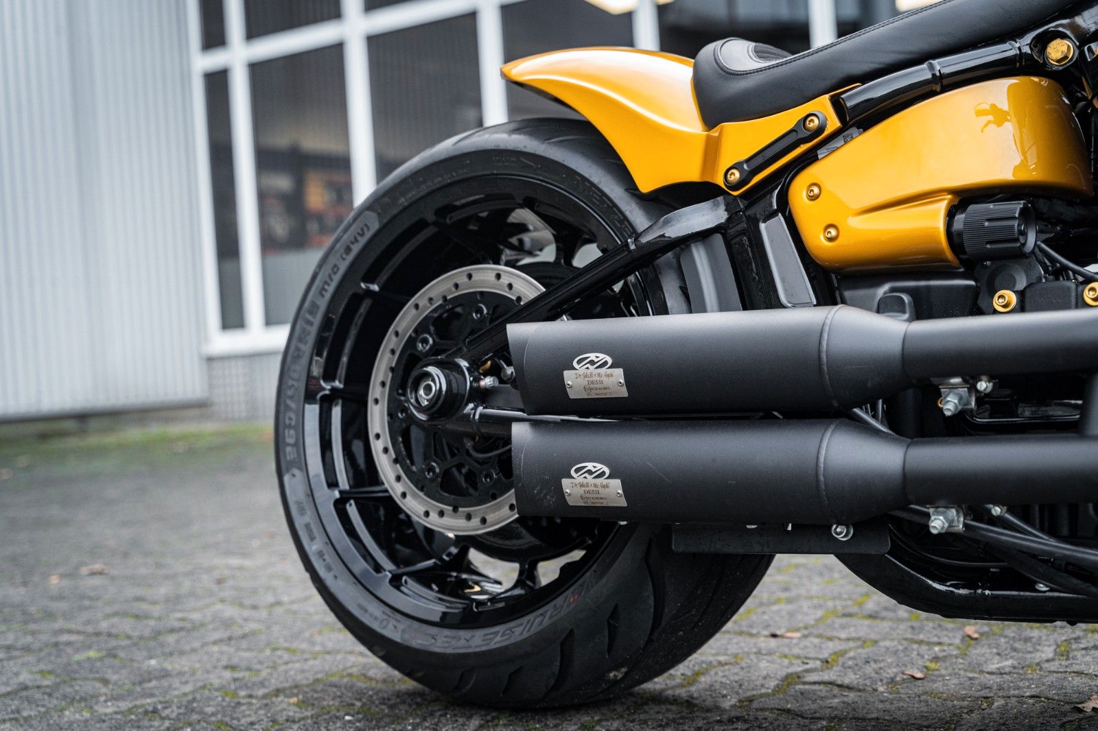 Fahrzeugabbildung Harley-Davidson GOLD DARK FAT BOY FLFBS 114 MY24 - JEKILL&HYDE -