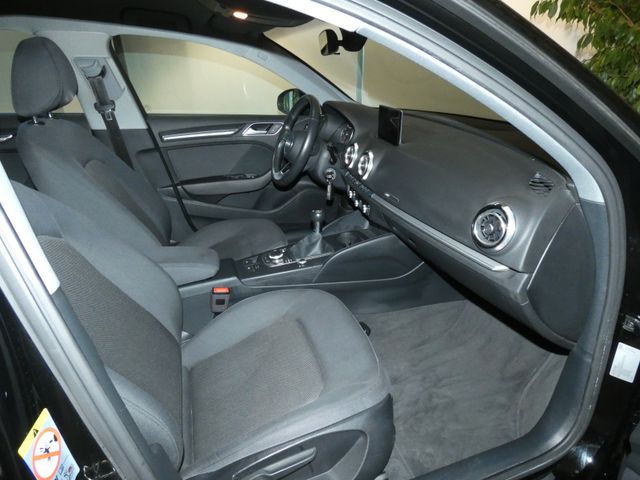 A3 SPORTBACK 30 TFSI XENON APPLE CARPLAY PDC SHZ