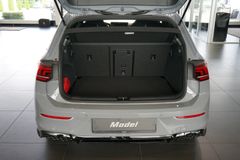 VW Golf 1.5 eTSI DSG R-Line| Pano | HuD | 18" VW Golf 1.5 eTSI DSG R-Line| Pano | HuD | 18"