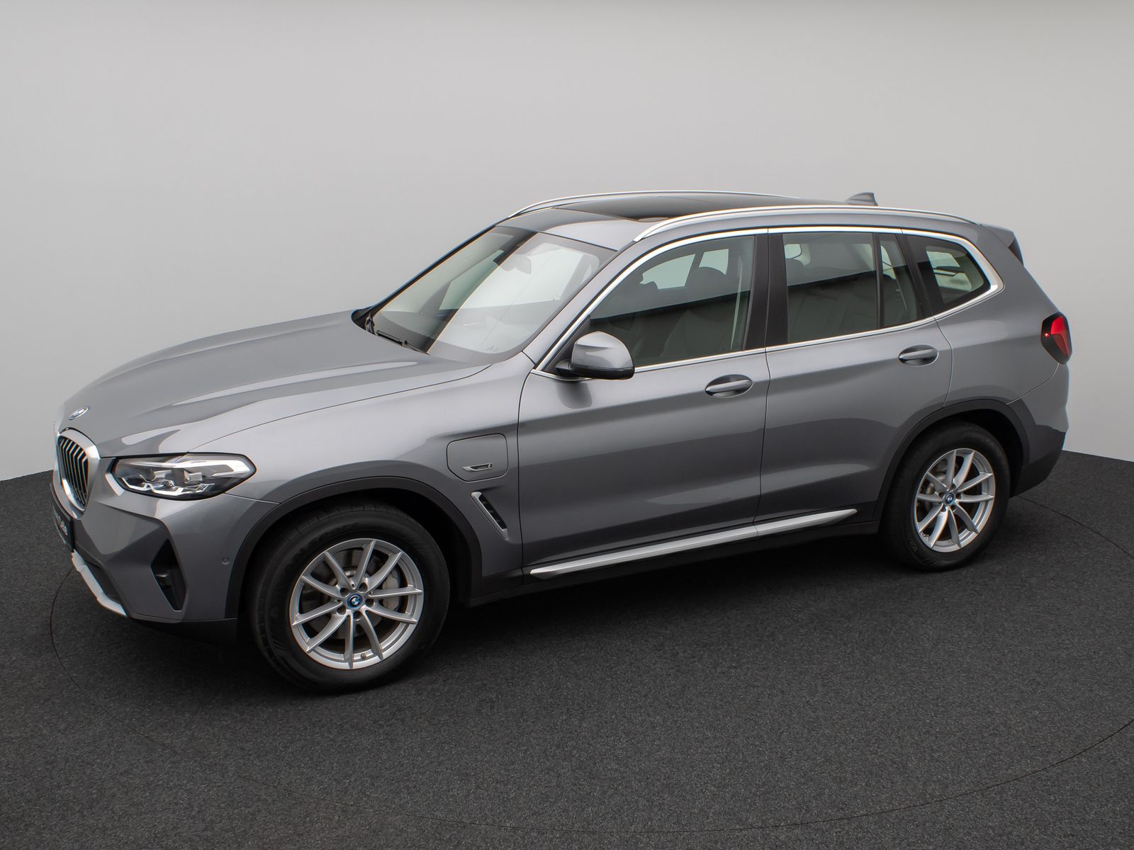 Fahrzeugabbildung BMW X3 xD30e Panorama Kamera DAB HiFi Lenkrhz Sport