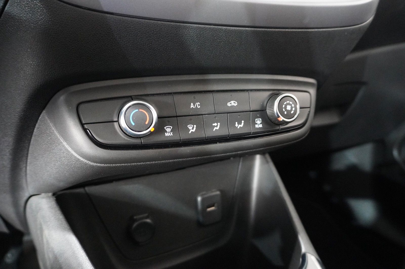 Fahrzeugabbildung Opel Crossland (X) 1.2 EDITION NAVI/LED/KAMERA/DAB+