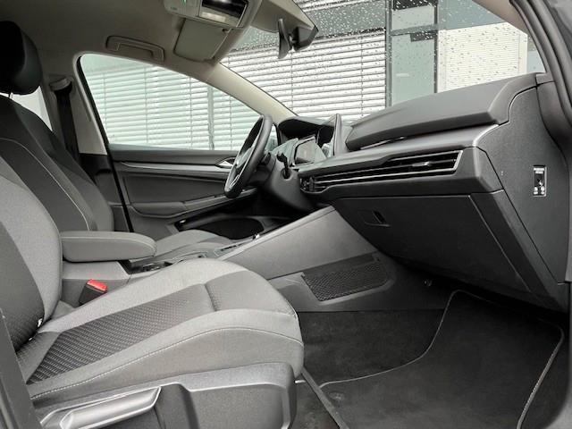 Volkswagen Golf VIII Lim. 1.5 eTSI DSG Active