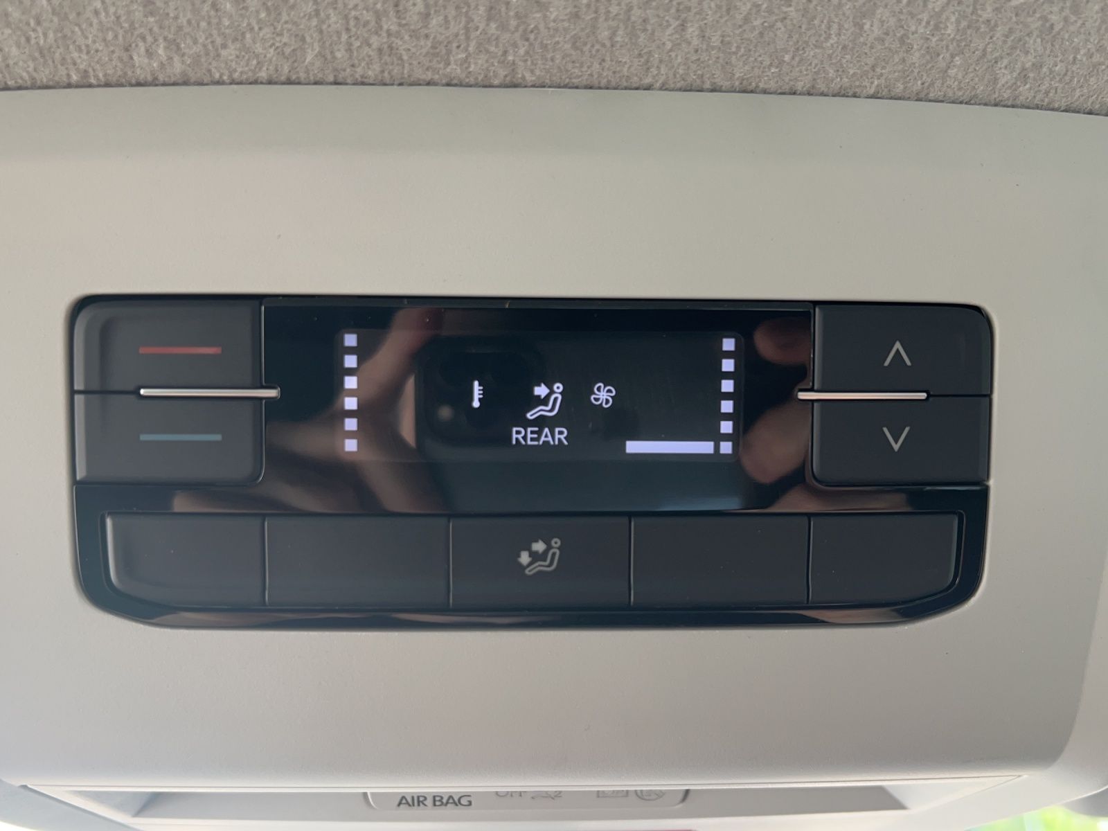 Fahrzeugabbildung Volkswagen T6 Kombi T6.1 TDI 9 Sitzer LR Klima, PDC, AHK Vo