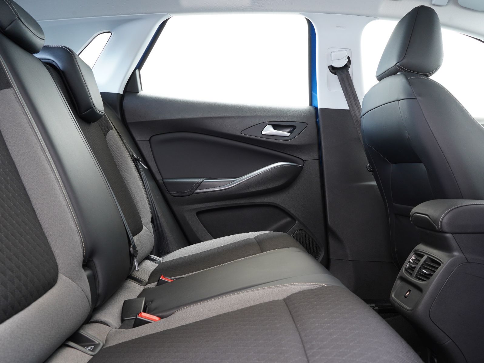 Fahrzeugabbildung Opel Grandland (X) 1.2 Turbo Elegance