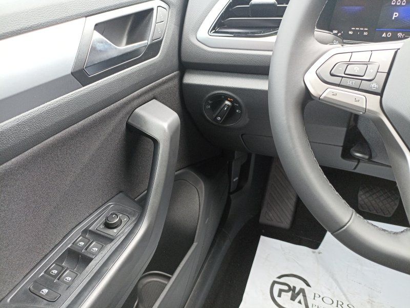 Fahrzeugabbildung Volkswagen T-Roc 1.5 TSI DSG Life