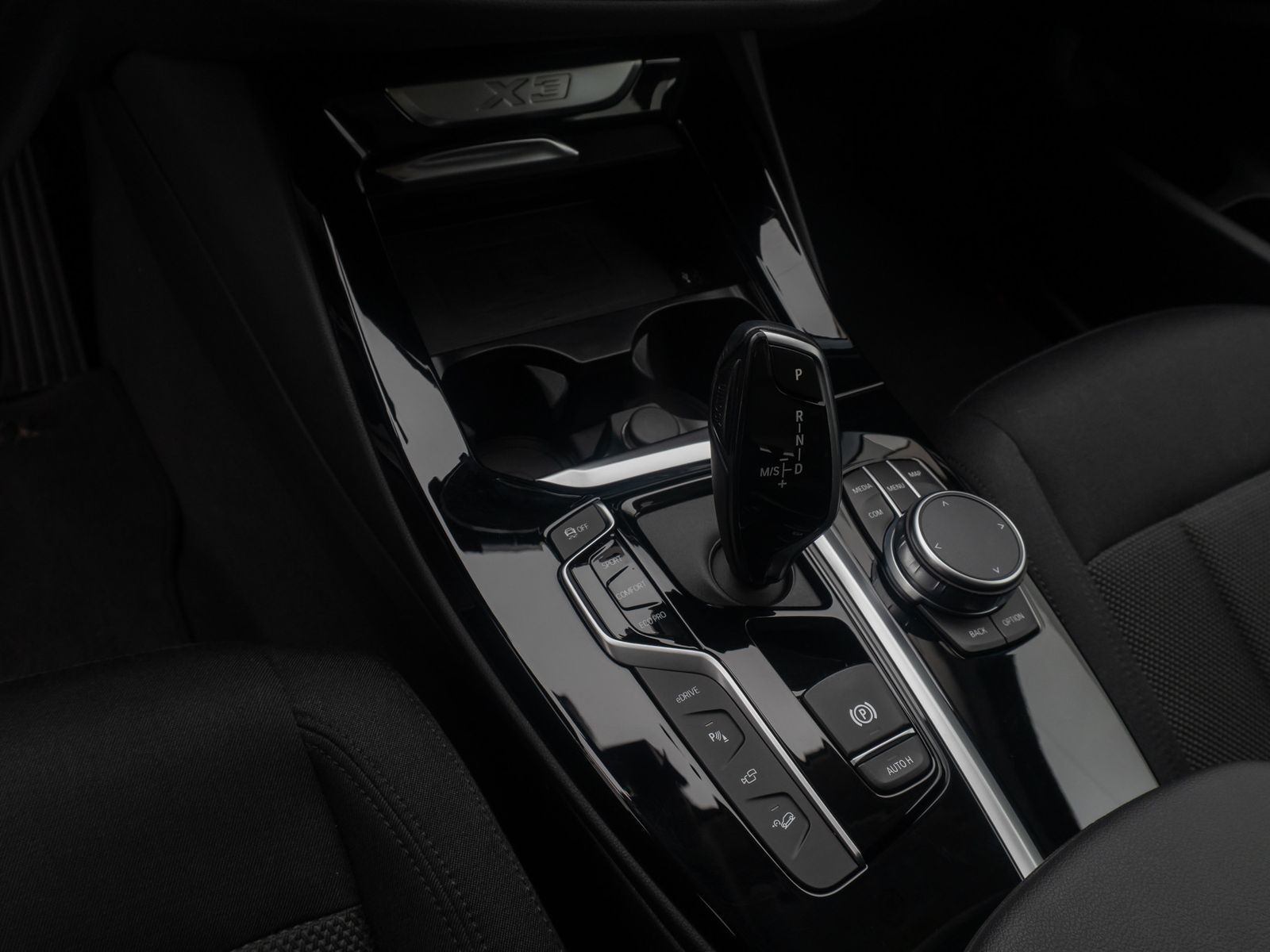 Fahrzeugabbildung BMW X3 xD30e ACC 360°FernlichtAss HiFi Alarm HUD DAB