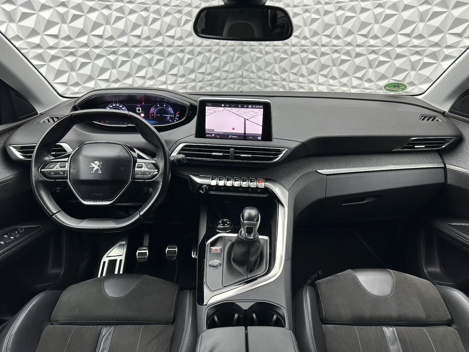 Fahrzeugabbildung Peugeot 5008 1.5 HDi/KEYL/R-CAM/7-SITZER/LED/MASSAGE/AHK