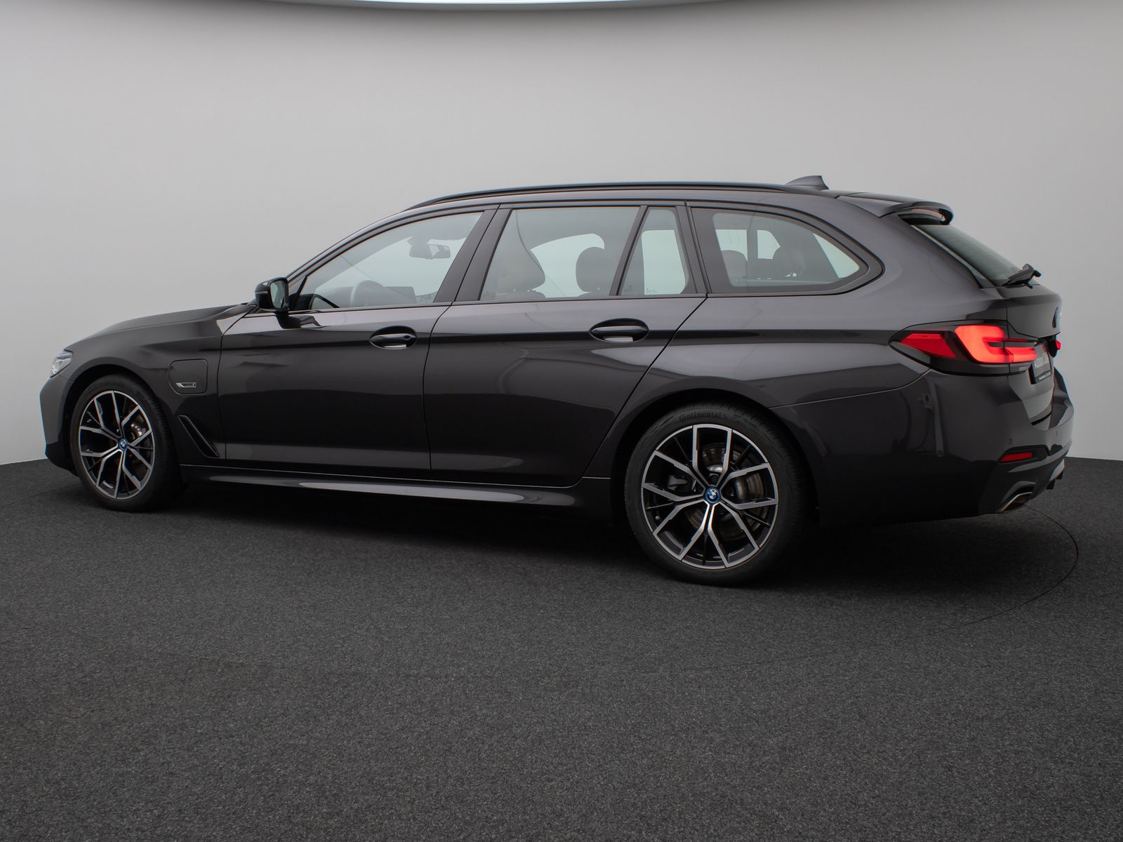 Fahrzeugabbildung BMW 530e M Sport Kamera Laser HUD DAB HiFi Komfort