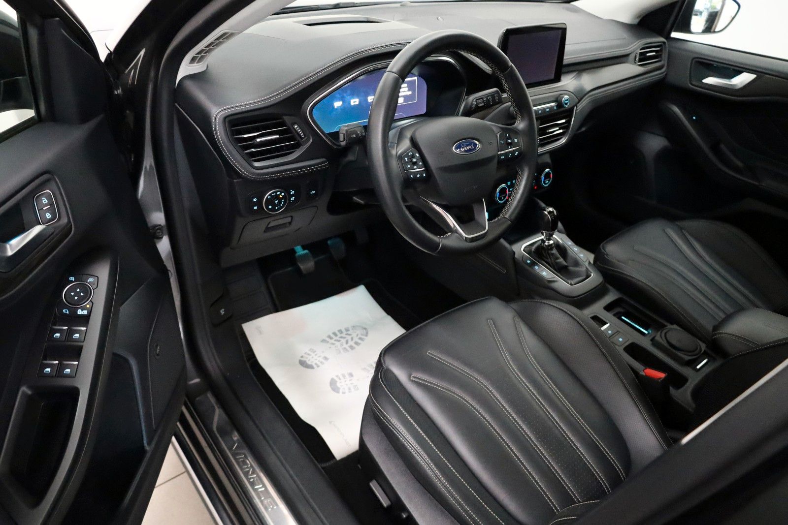 Fahrzeugabbildung Ford Focus Turnier Vignale, Kamera, Pano, Leder, LED
