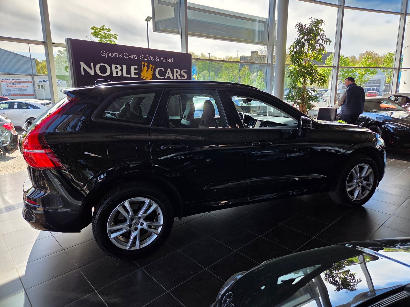 Fahrzeugabbildung Volvo XC60 Momentum 2WD RFK LED ALU