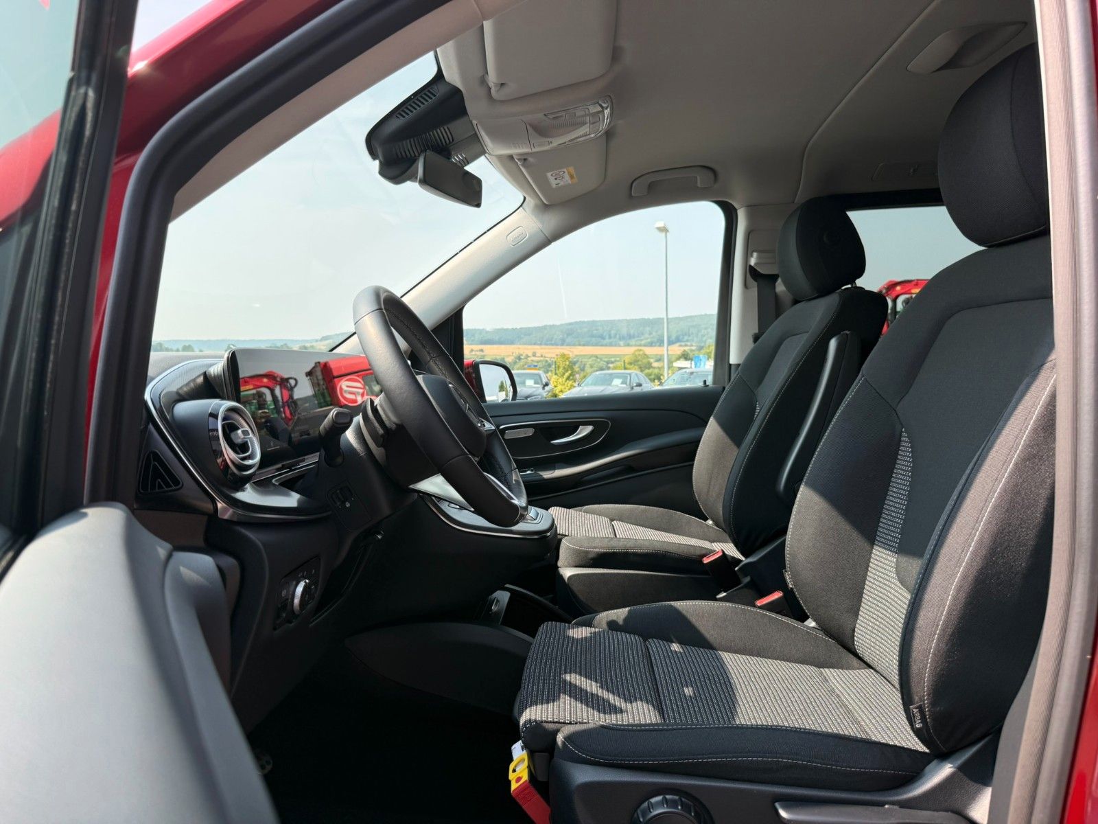 Fahrzeugabbildung Mercedes-Benz V 220 d STYLE AHK2,5to DISTRONIC LED elekt Türen