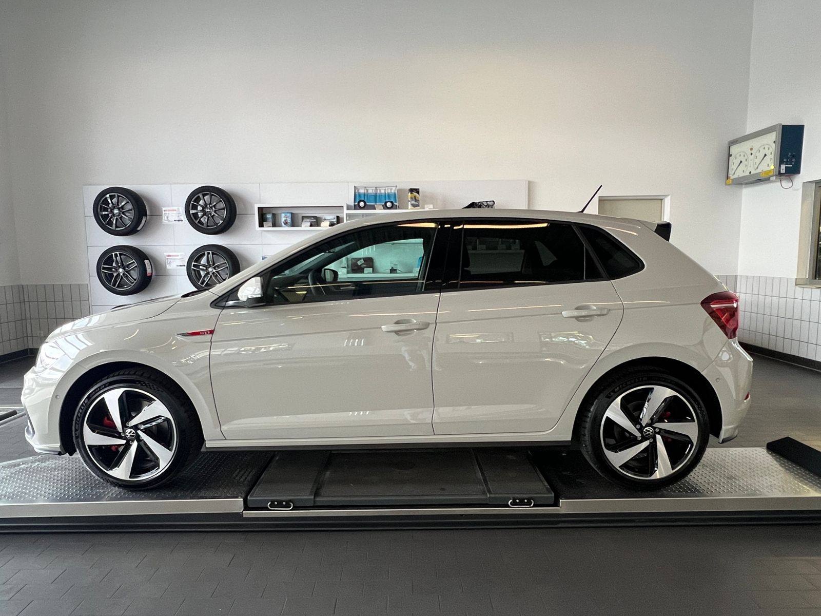 Fahrzeugabbildung Volkswagen Polo GTI 2.0 TSI DSG *IQ.Light, ACC, Ready2Disco