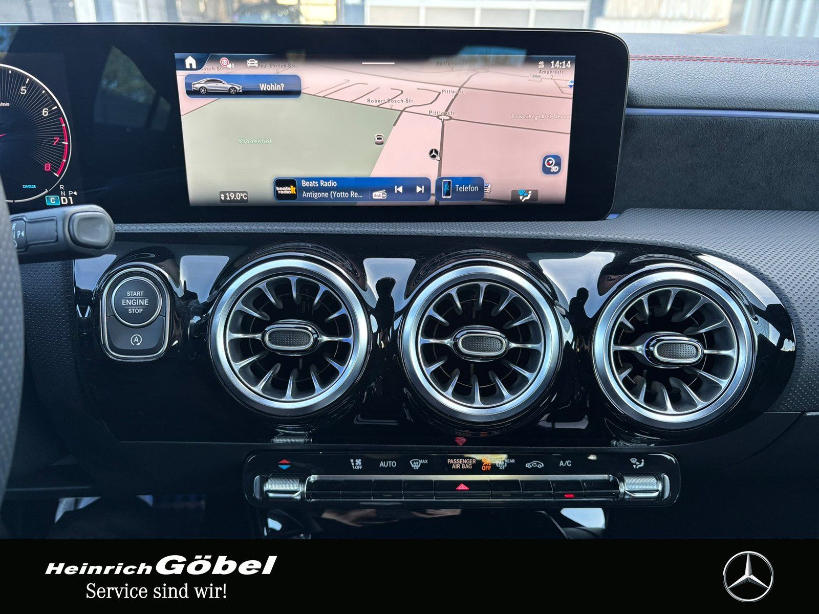 Fahrzeugabbildung Mercedes-Benz CLA 200 AMG*KEYLESS*KAM*AMBIENTEBEL*APPLE-CARPLA