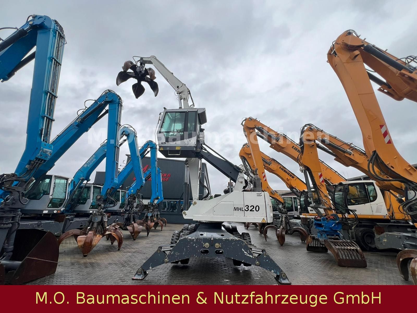 Fahrzeugabbildung Fuchs Terex MHL 320 / Polyp/ Liftkabine/