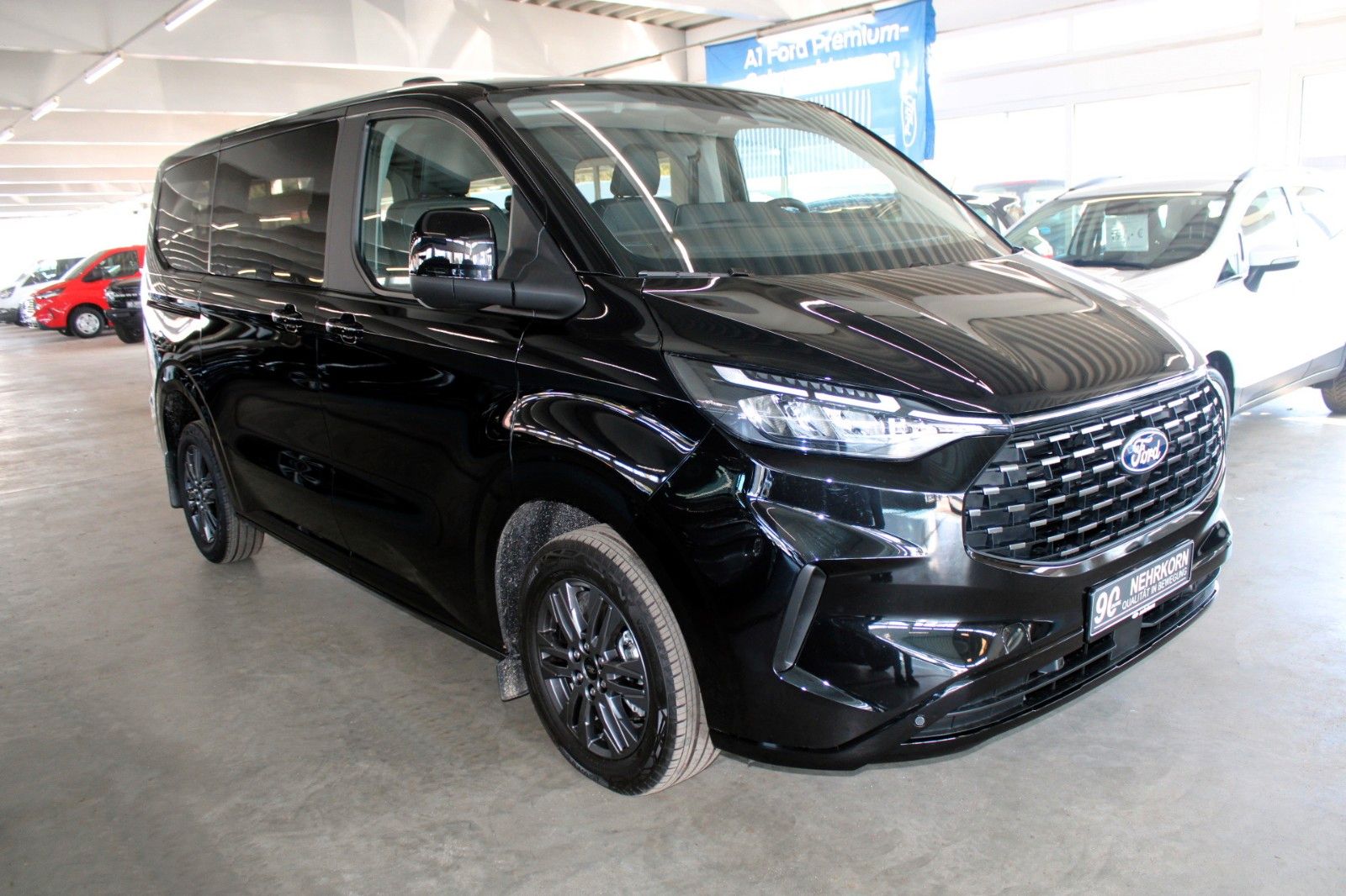 Fahrzeugabbildung Ford Tourneo Custom L1 8-Sitz Titanium Aut. LED STDHZ