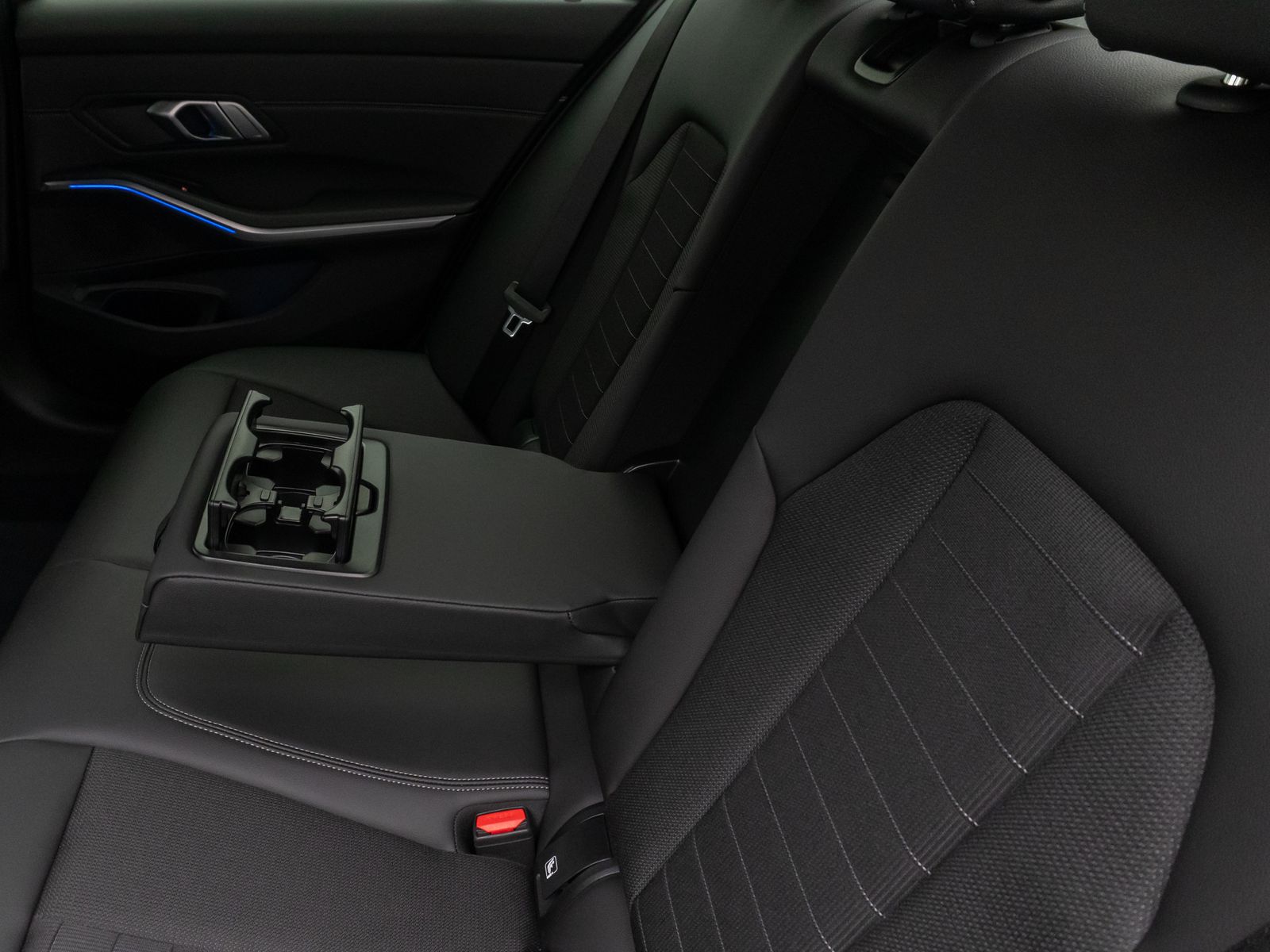 Fahrzeugabbildung BMW 318d Kamera DAB Sport Alarm Geschwindigkeitsreg