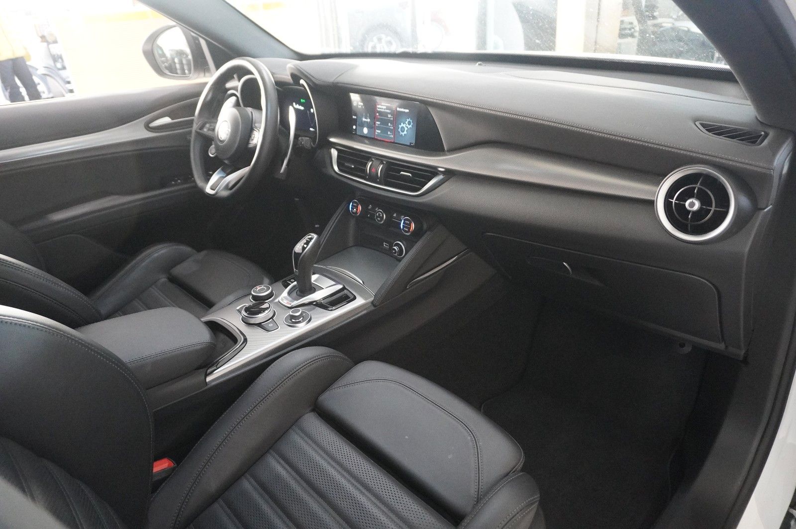 Fahrzeugabbildung Alfa Romeo Stelvio 2.2D VELOCE Q4 NAVI/LED/KAMERA/MATRIX/SH