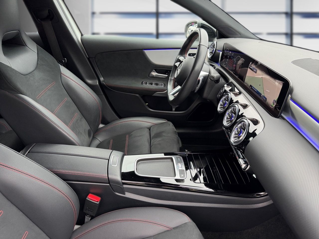 Fahrzeugabbildung Mercedes-Benz A 200 AMG Night Multibeam KeylessGo SoundSys