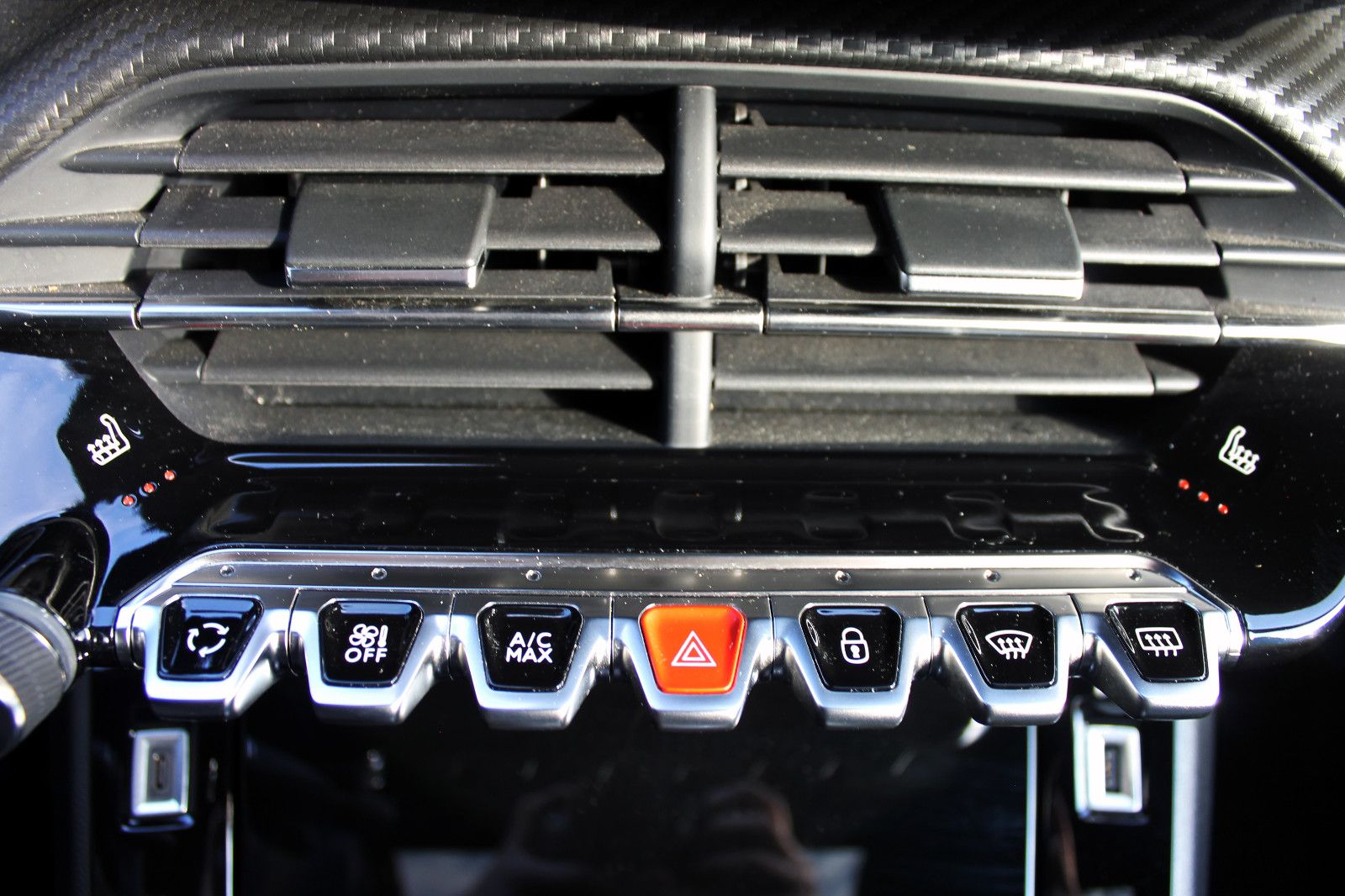 Fahrzeugabbildung Peugeot 2008 e-GT 11kW OnBoard LED ACC KAM SHZ BT NAV
