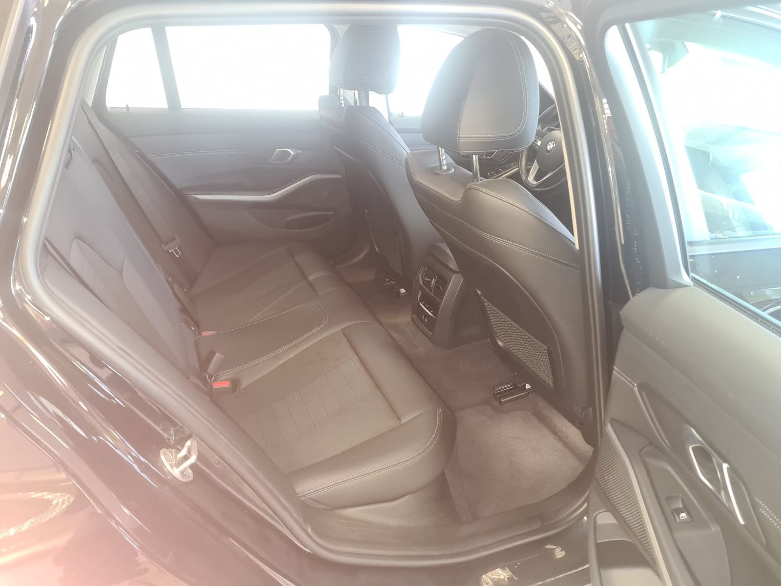 Fahrzeugabbildung BMW 320 Touring 320 d xDrive / LED / NAVI / DIGITAL