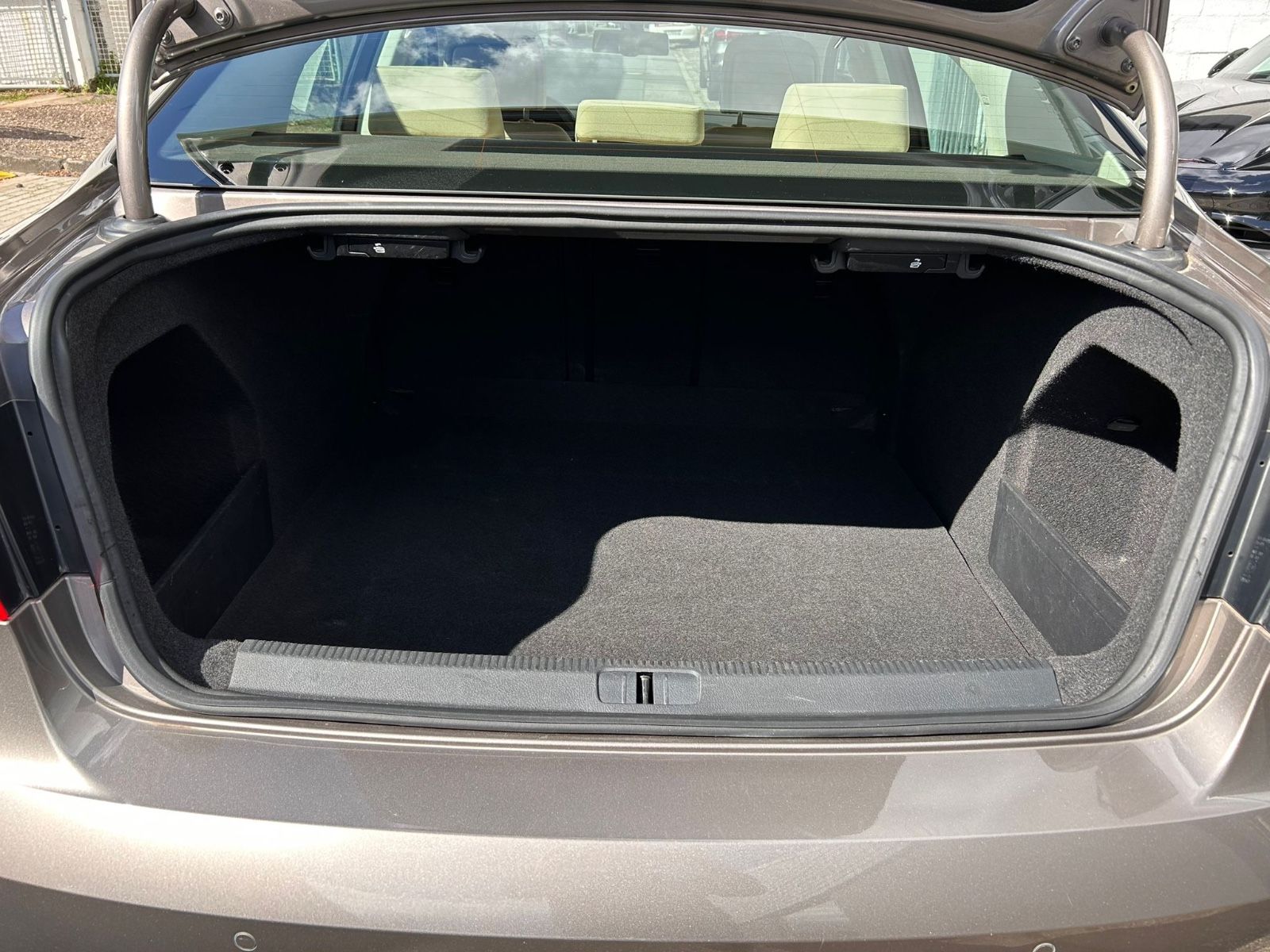 Fahrzeugabbildung Volkswagen Passat Lim. Comfortline BlueMotion DSG 1Hand PDC